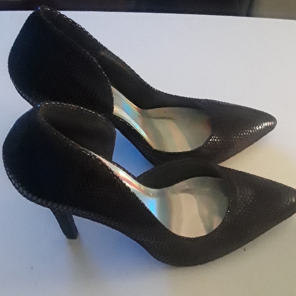 Shoes - Picture 2 of 3